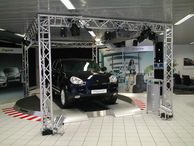Porsche Cayenne Pr�sentation im Dezember 2002
